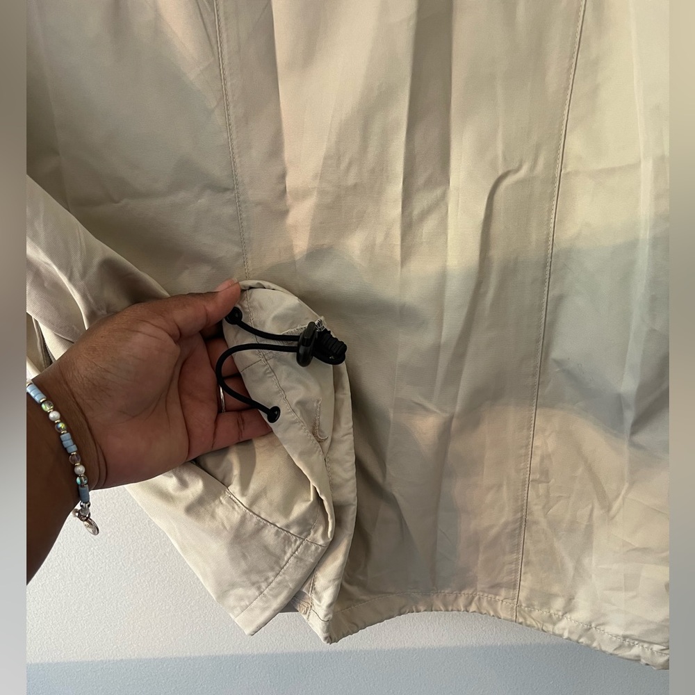 Nike Light Beige Short-Sleeve Pullover Windbreaker - Picture 4 of 7